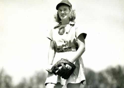 Jean Faut, Star Pitcher in Women's Baseball League, Dies at 98 - The New  York Times